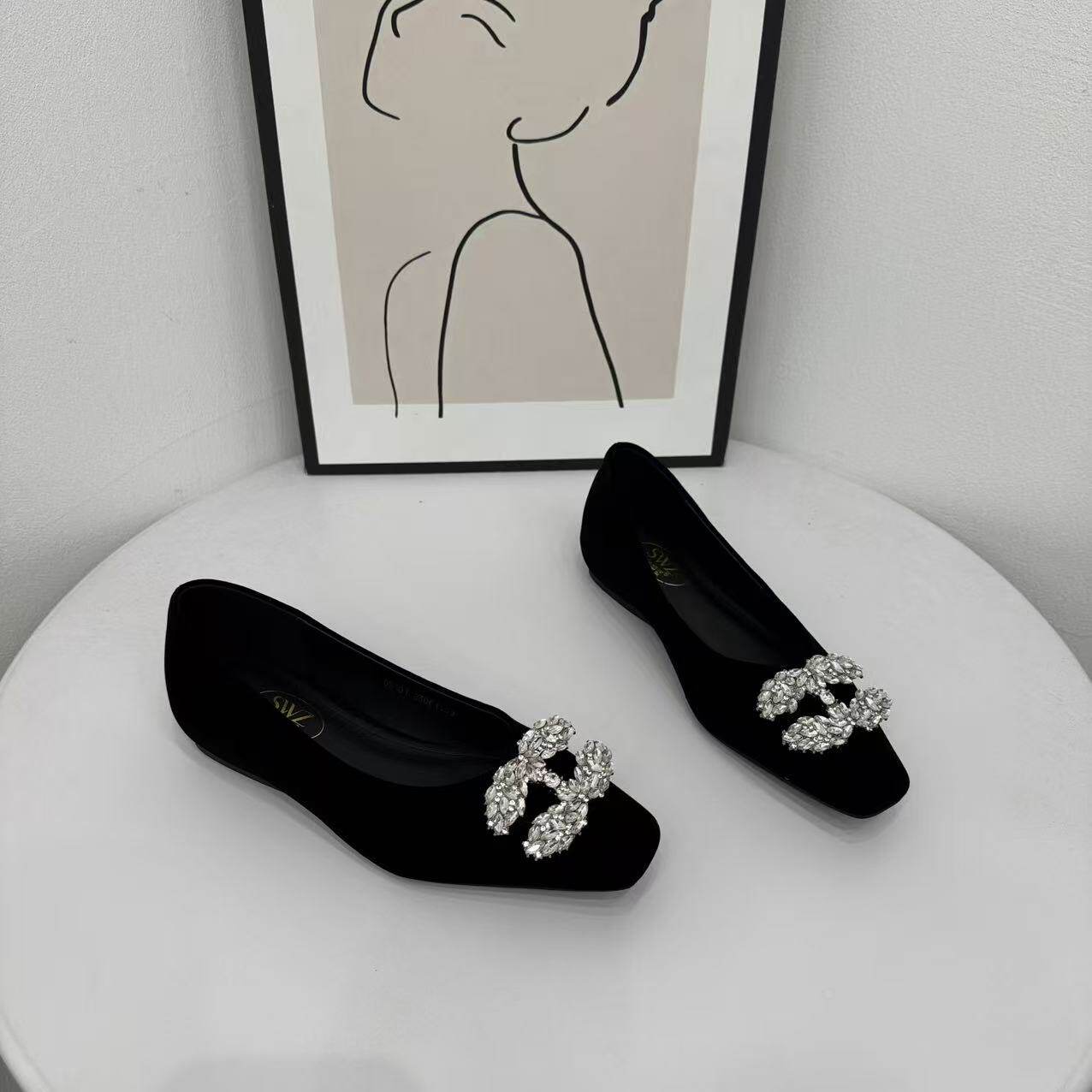 黑色尖头浅口低跟高跟鞋女水钻金丝绒2026年早春新款单鞋工作鞋潮