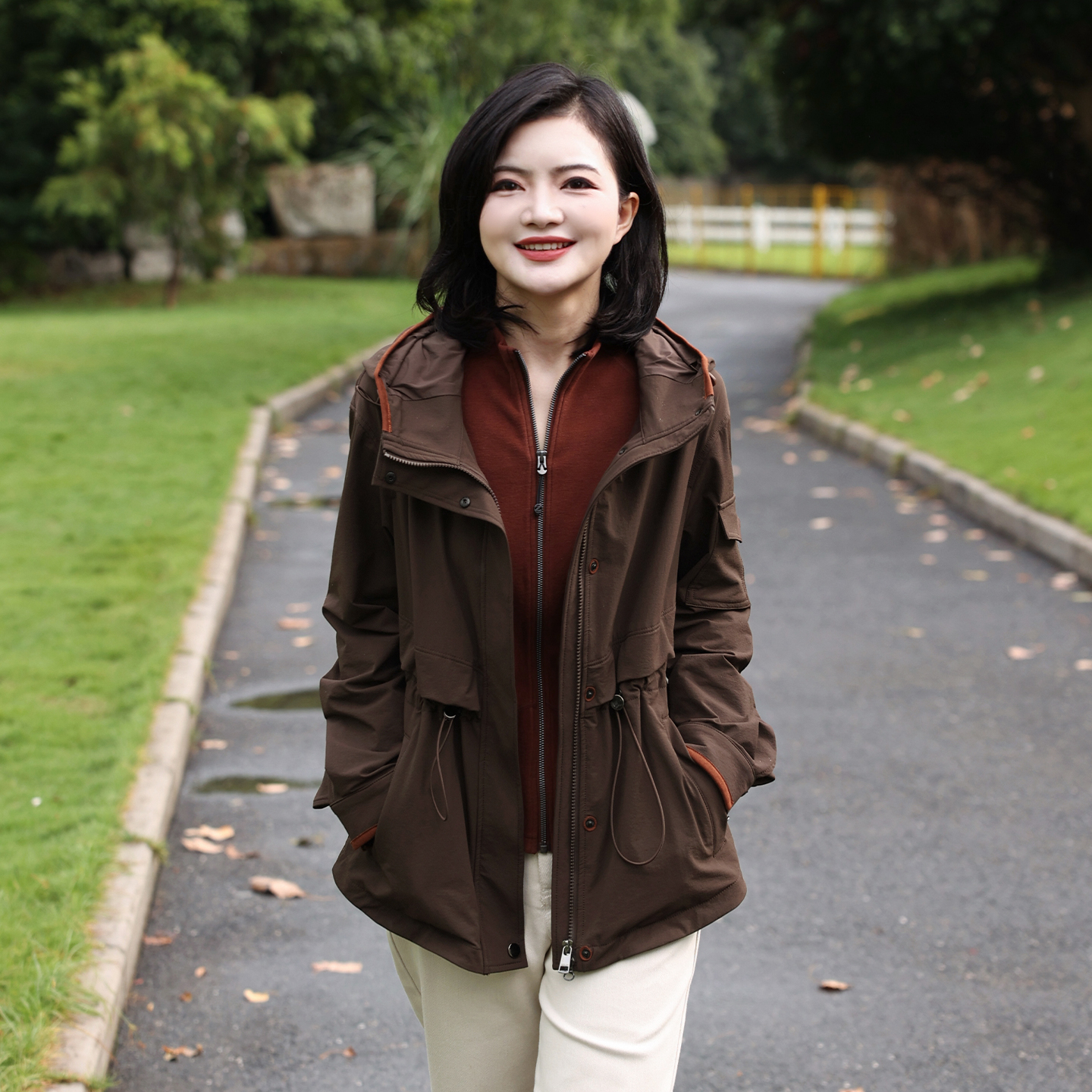 连帽收腰抽绳休闲工装外套女