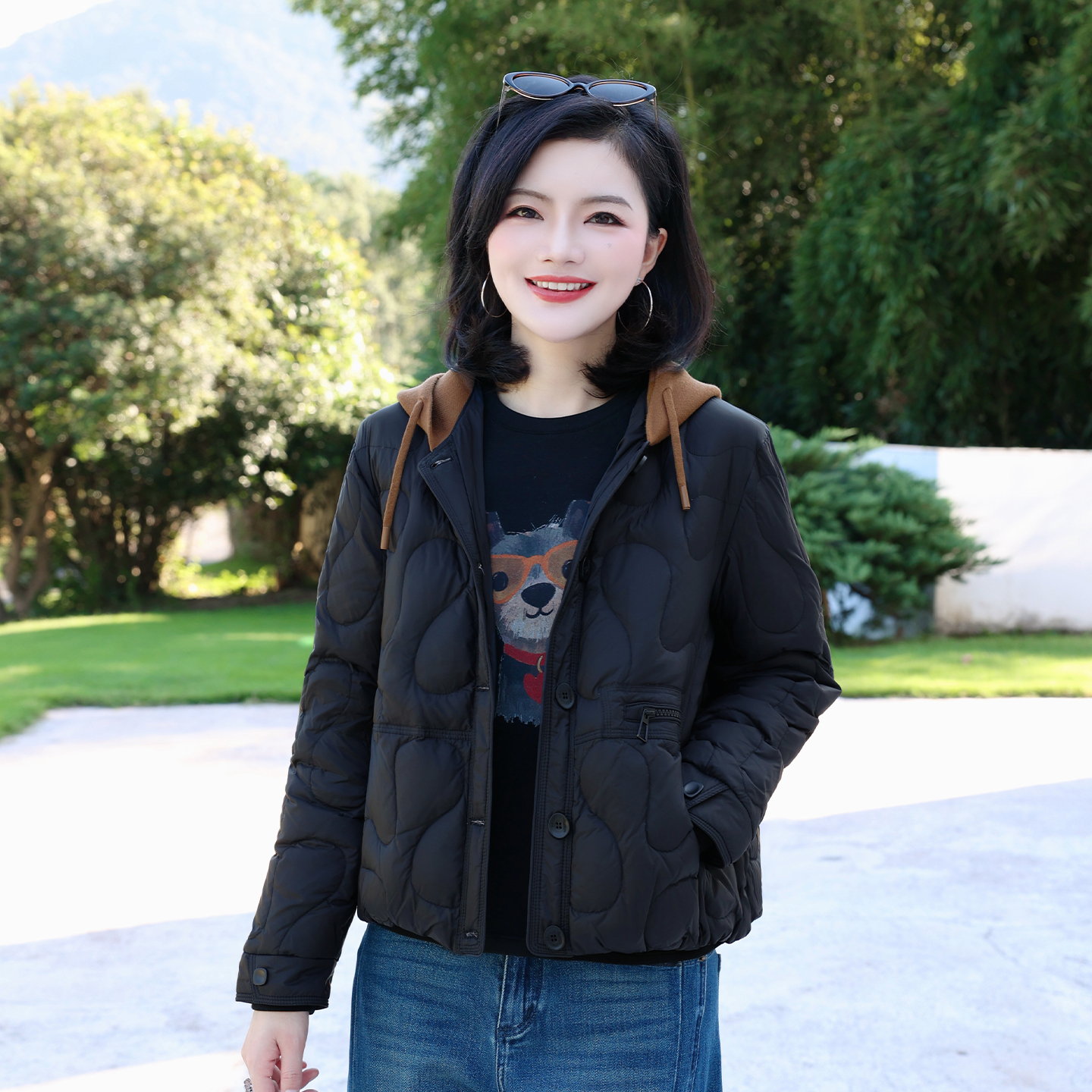 撞色拼接抽绳连帽羽绒服外套女