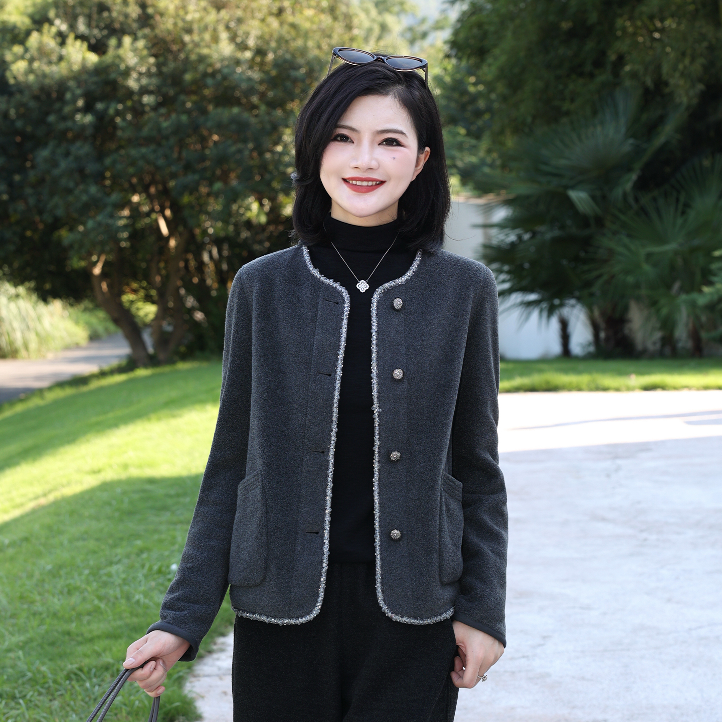圆领重工钉珠摇粒绒小香风外套女