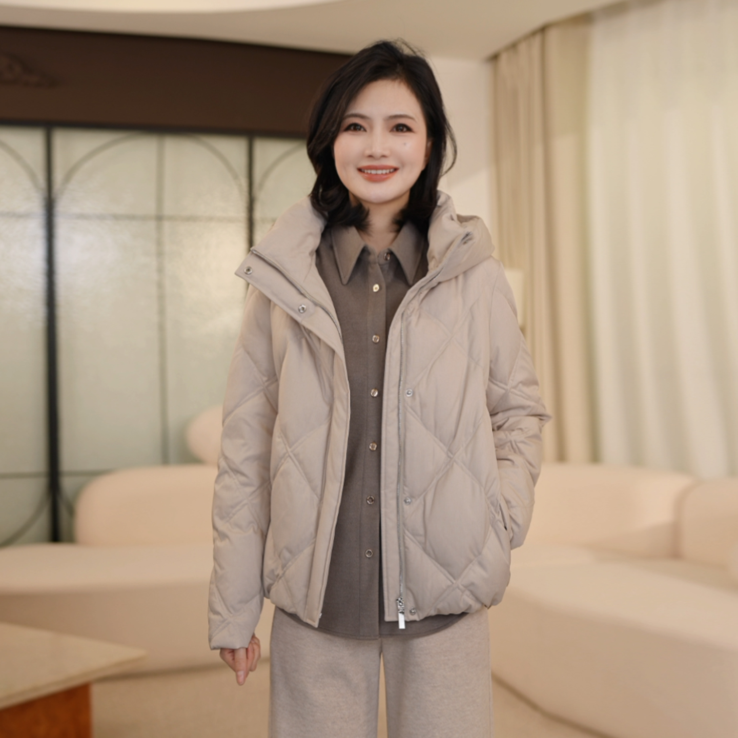 哑光菱格加厚连帽羽绒服女短款