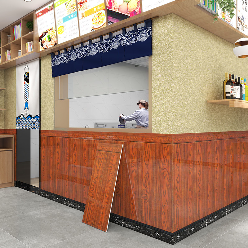 速发仿木纹墙纸pvc铝塑板硬商室内装修护墙板贴饰板板用墙裙装纸