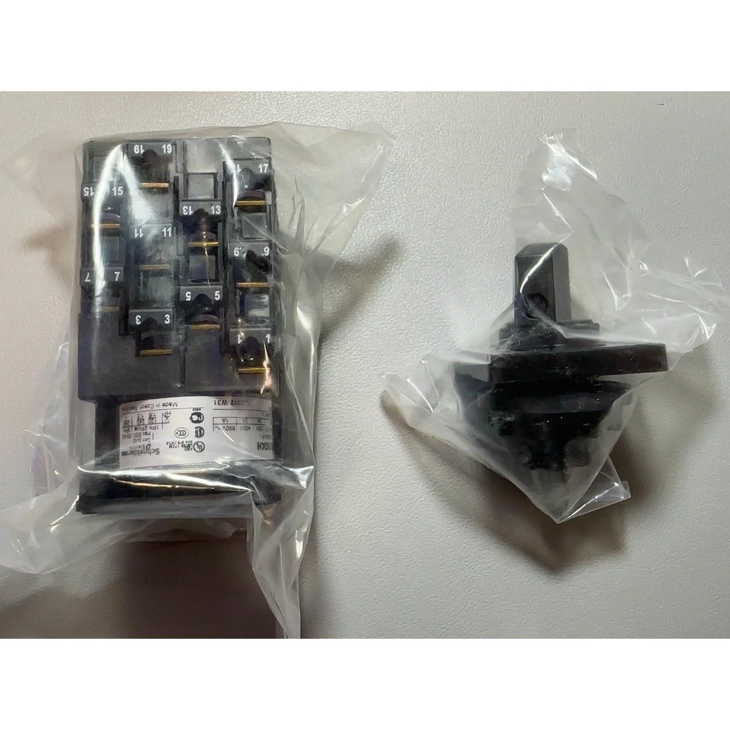 非标价全新施耐德K1K015QCH，数量1个，单价80.57议价