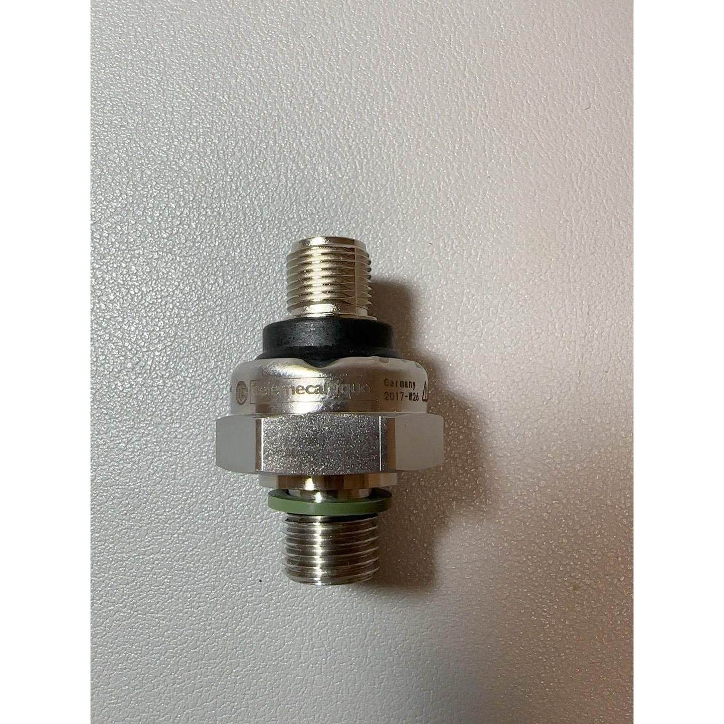 非标价施耐德全新原装XMLP016BD21V，数量6个，单价264议价