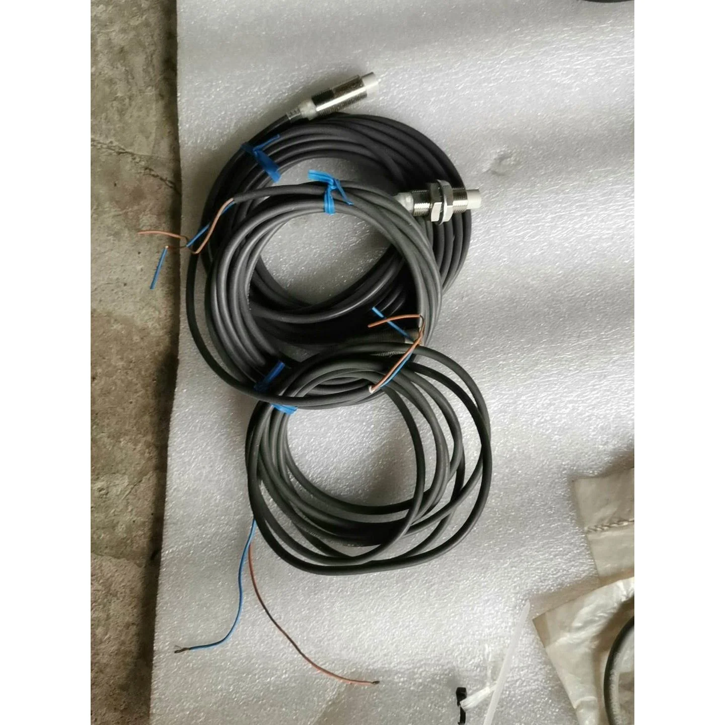 非标价库存全新欧姆龙接近开关E2E-X8MD1-Z数量两条全新。一议价