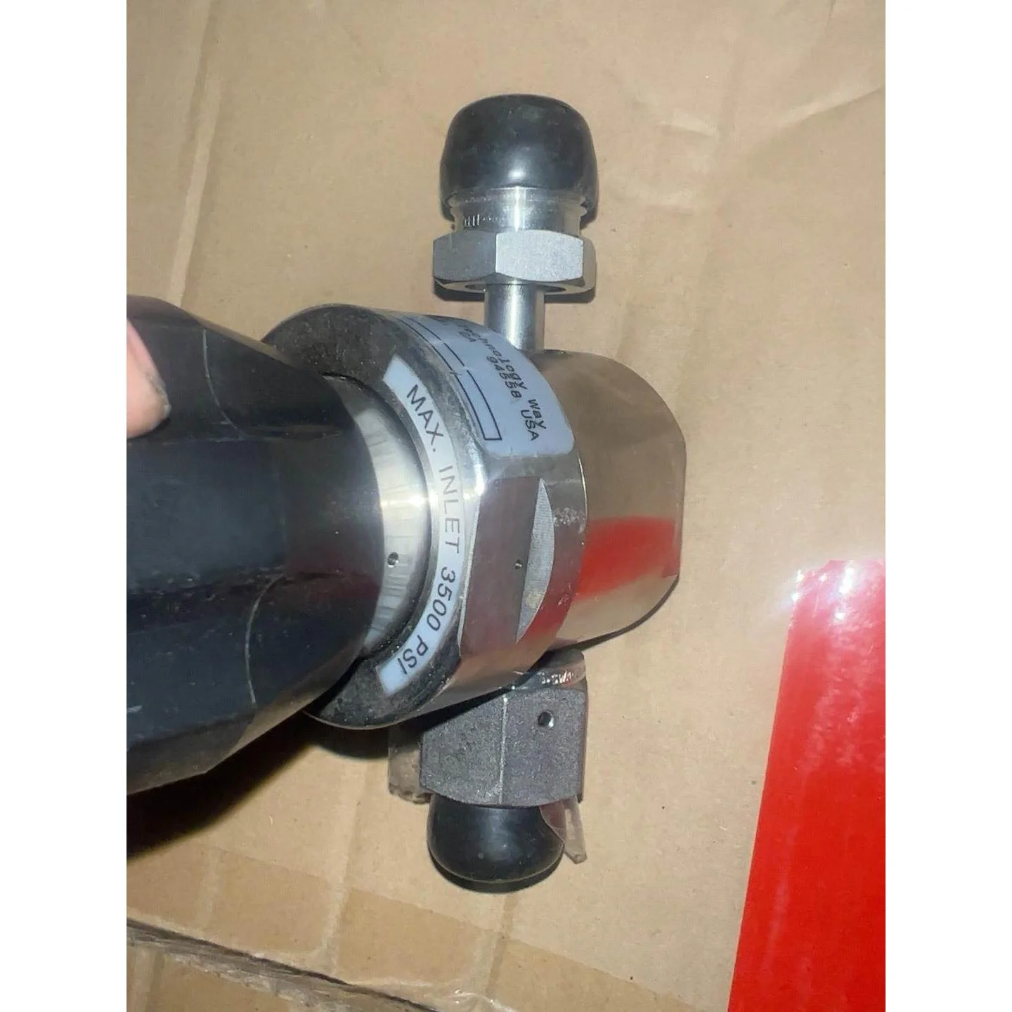 非标价APTECH调压阀AP1210SM，双母VCR1/2接口议价