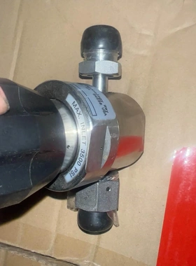 非标价APTECH调压阀AP1210SM，双母VCR1/2接口议价