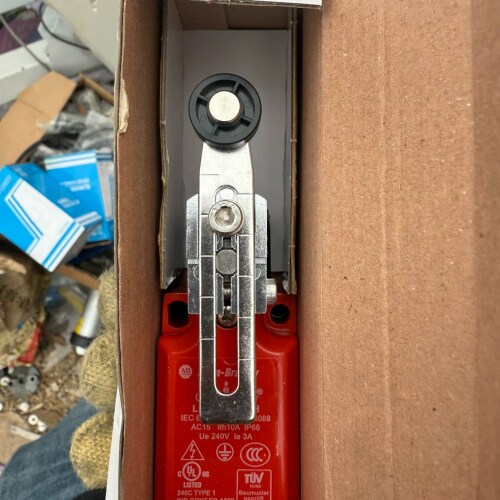 非标价AB罗克韦尔行程限位开关，型号440P-MALS11B，红色议价