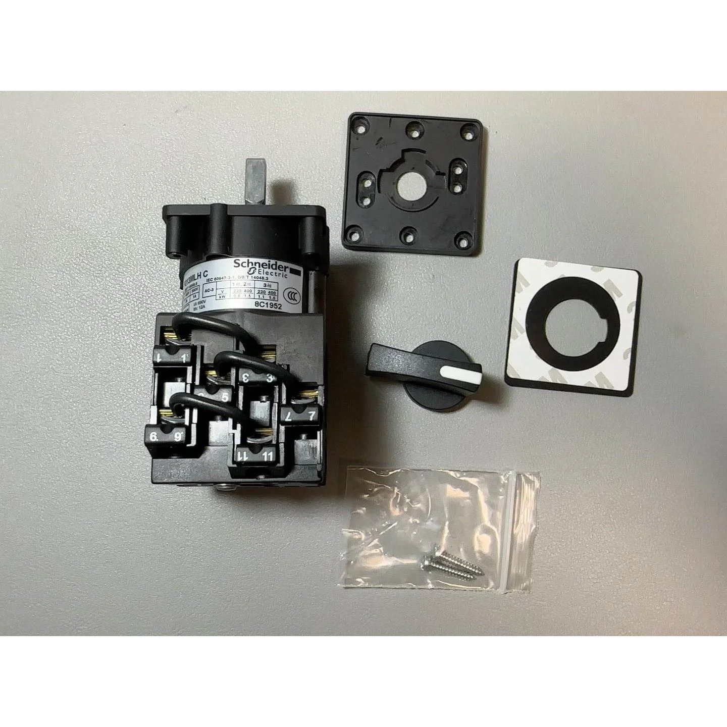 非标价施耐德全新原装K1 F013MLH C，数量3个，单价71.议价