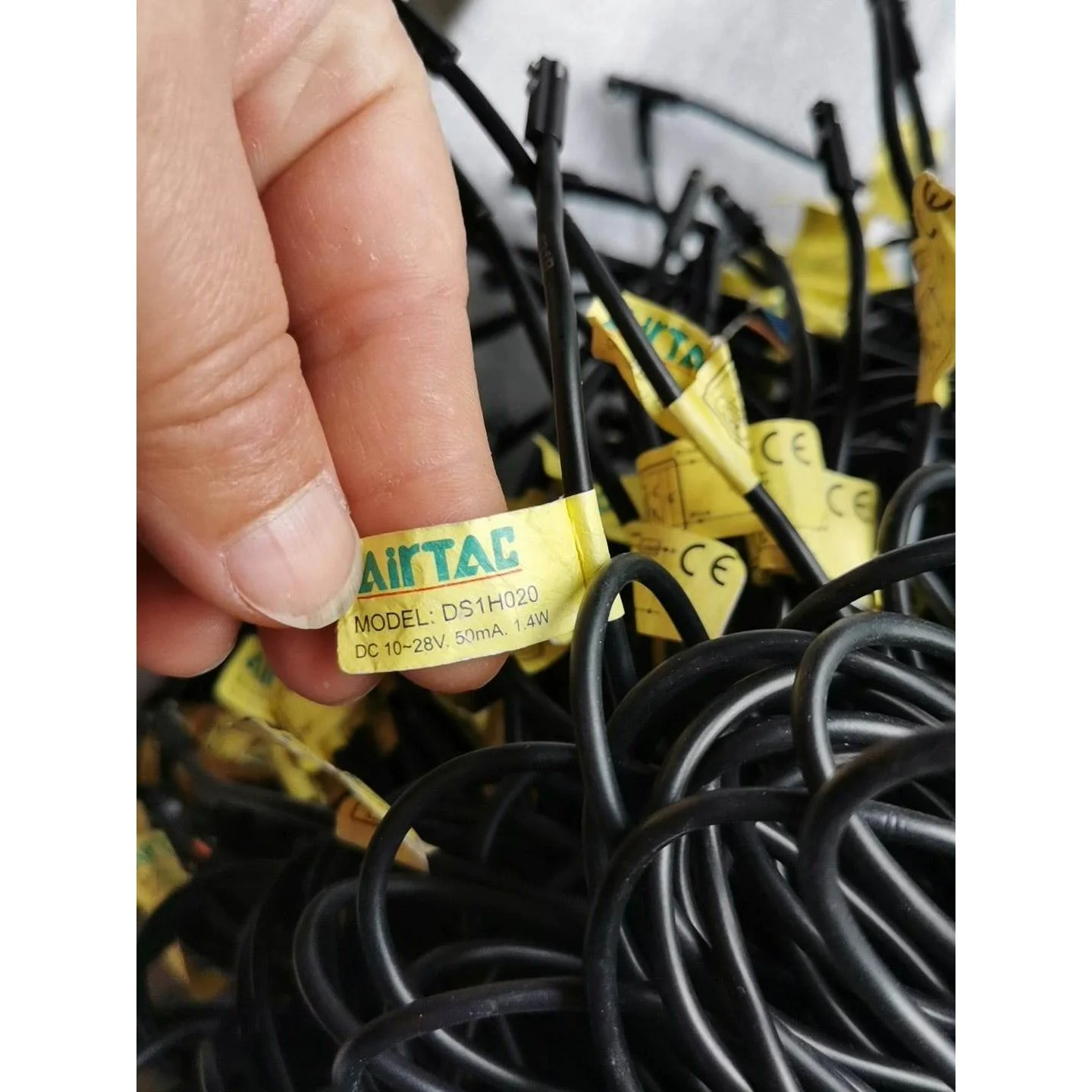 非标价库存全新亚德客光电开关DS1H020，标价是单价 数量13议价