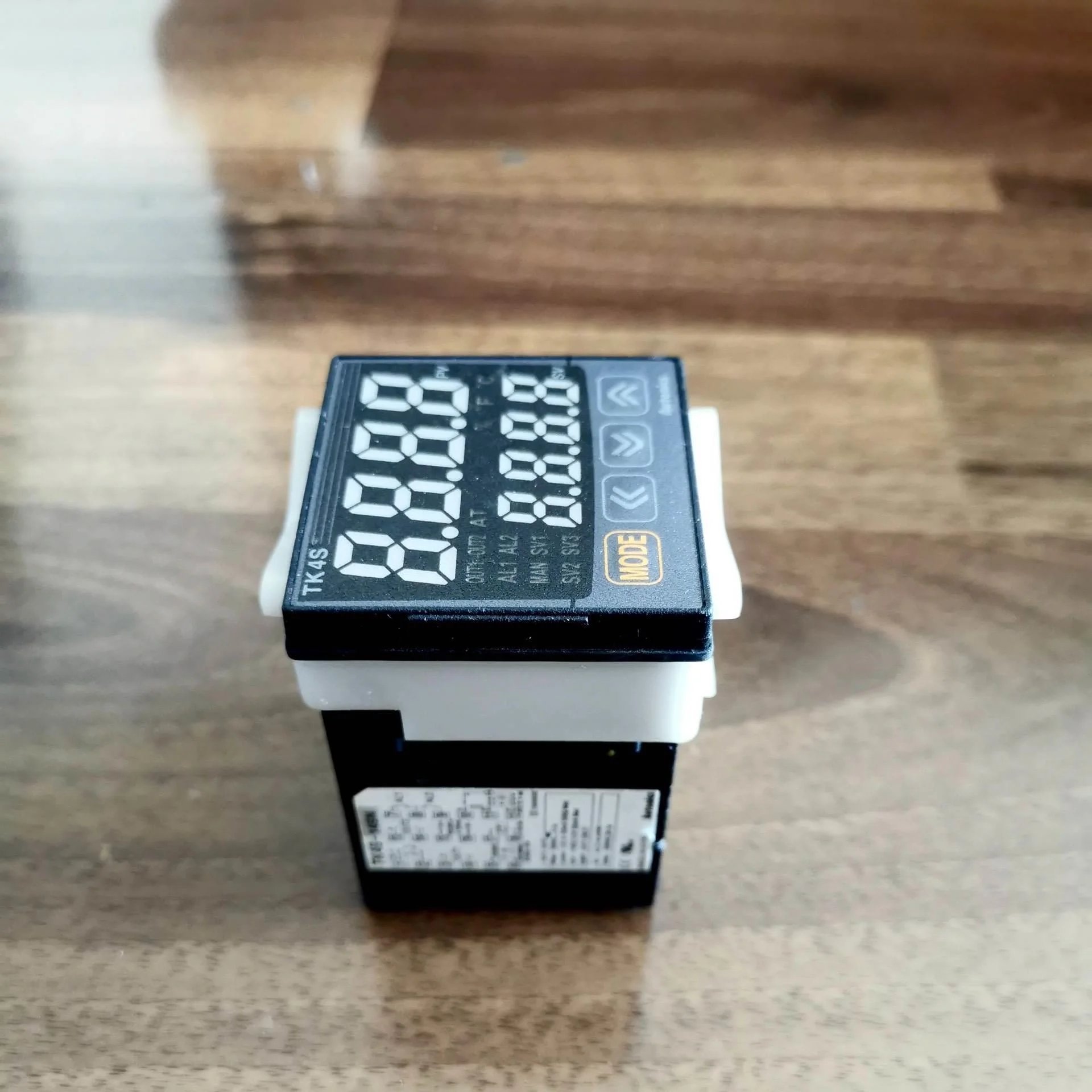 非标价韩国奥托尼克斯Autonics温控器，型号TK4S-14SN议价