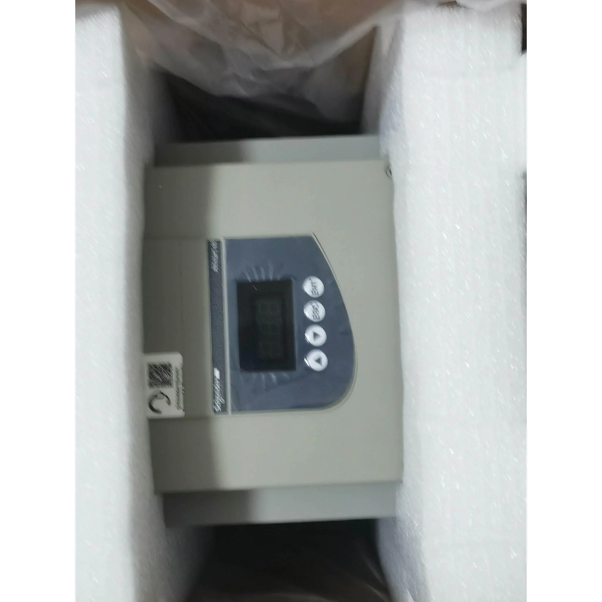 非标价施耐德软启动ATS48C17Y，690V，90KW，170A议价