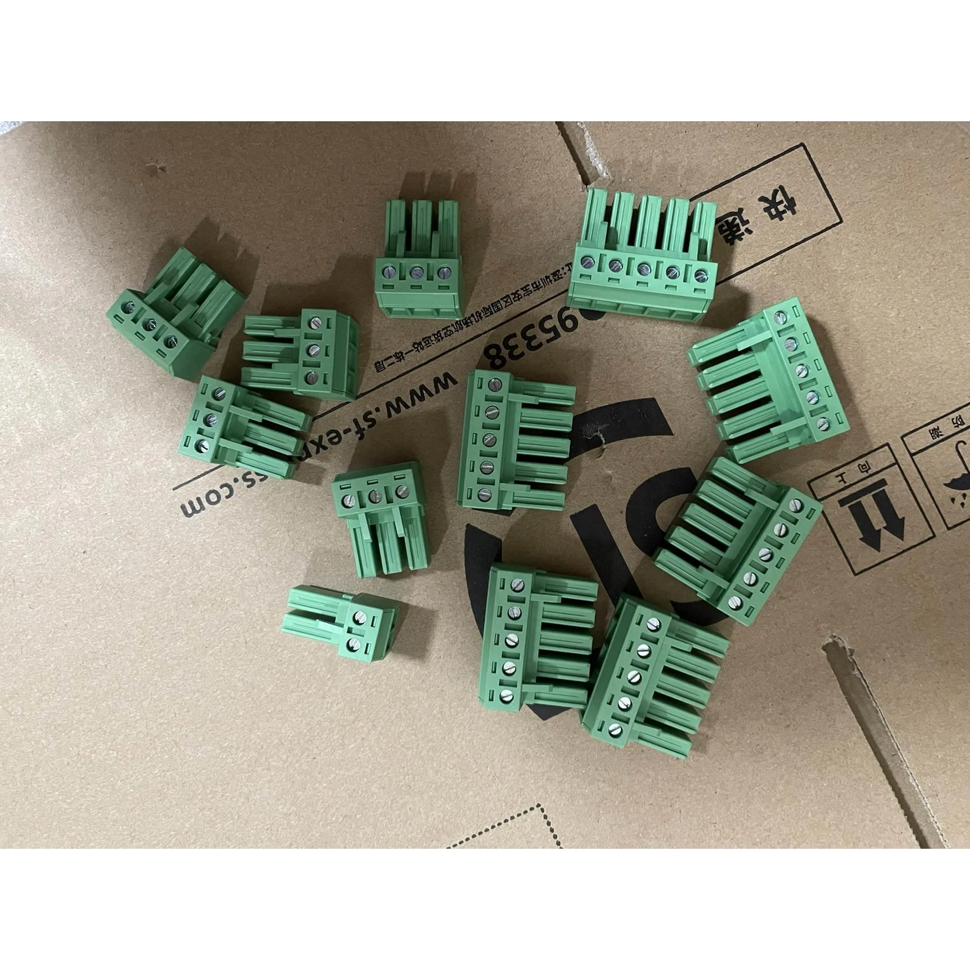 非标价SEW MC07B系列变频器电源接线端子和电机输出接线端子，议