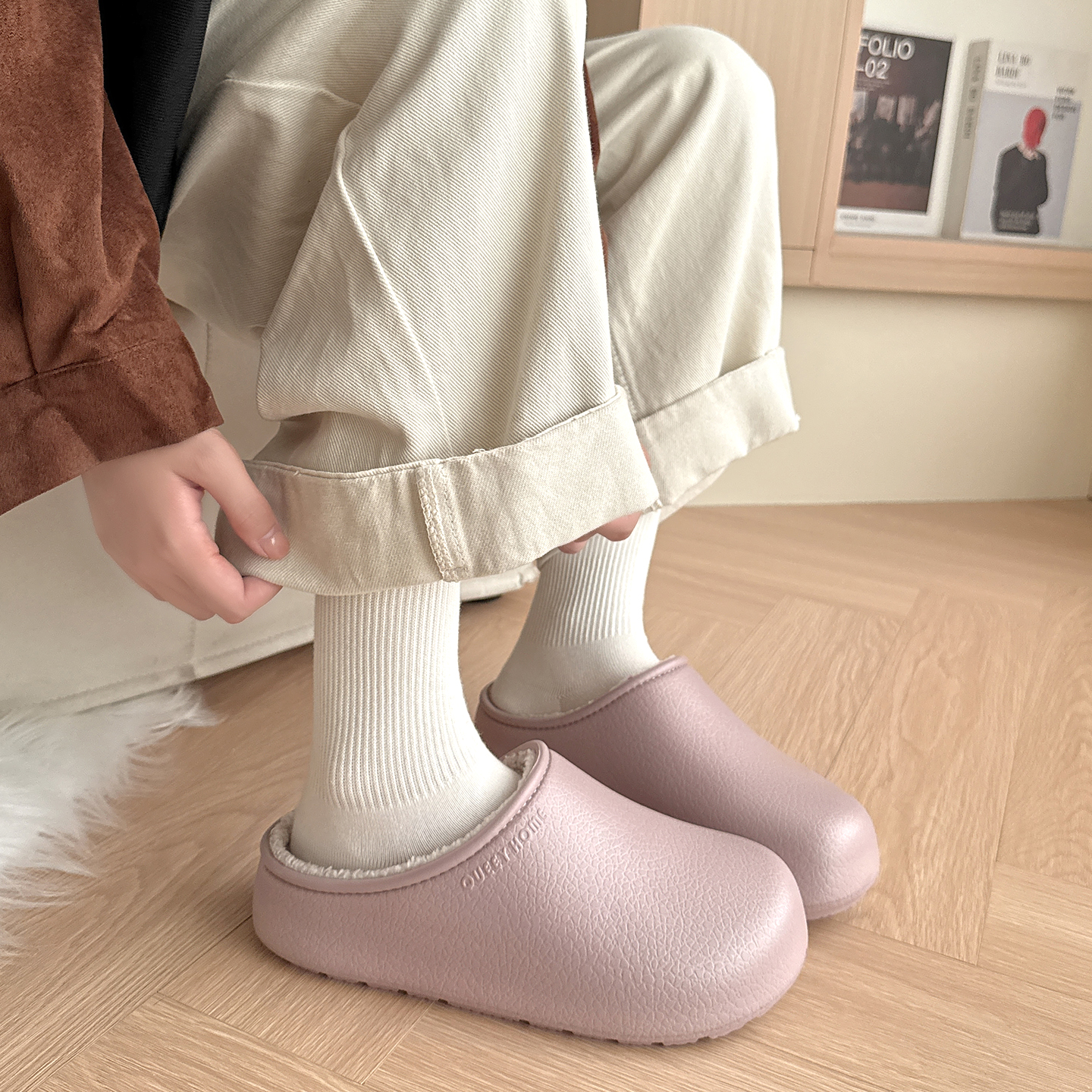 防水棉拖鞋女冬季2025新款室内家居防滑厚底毛绒保暖踩屎感棉拖男