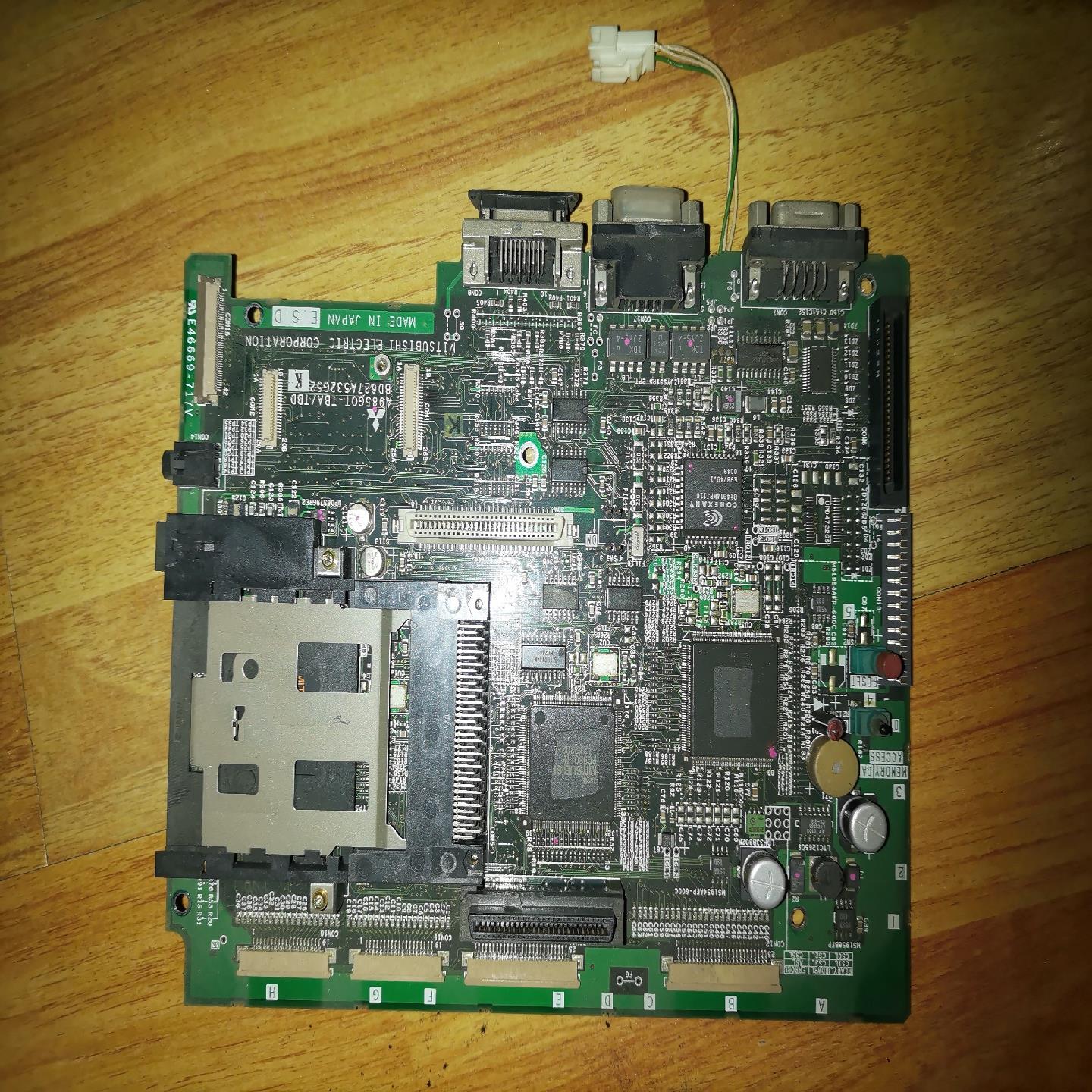 三菱A985GOT触摸屏主板，型号是A985GOT-TBA/