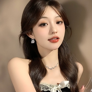 百搭耳釘女款 精致超仙閃耀鋯石耳環(huán)小眾設(shè)計(jì)感包包耳飾女時尚 新款