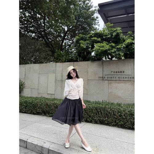 杏色v领露背收腰T恤女装夏季温柔风套装高腰宽松雪纺半身裙两件套