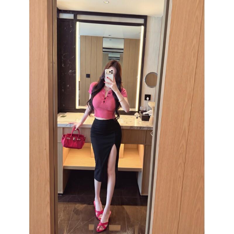 玫红色半开领短袖针织T恤女夏季辣妹风套装开叉包臀半身裙两件套
