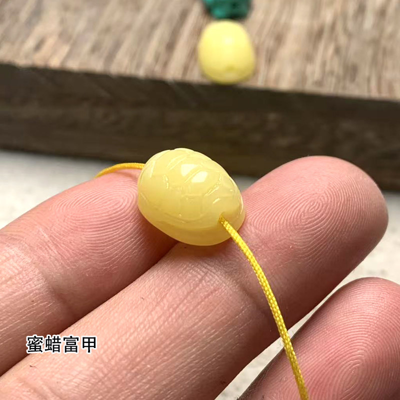 蜜蜡配饰配件小富甲龟壳背云雕件
