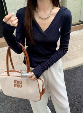 高级感v领连帽灰色长袖t恤女2026早秋设计感修身显瘦内搭打底上衣