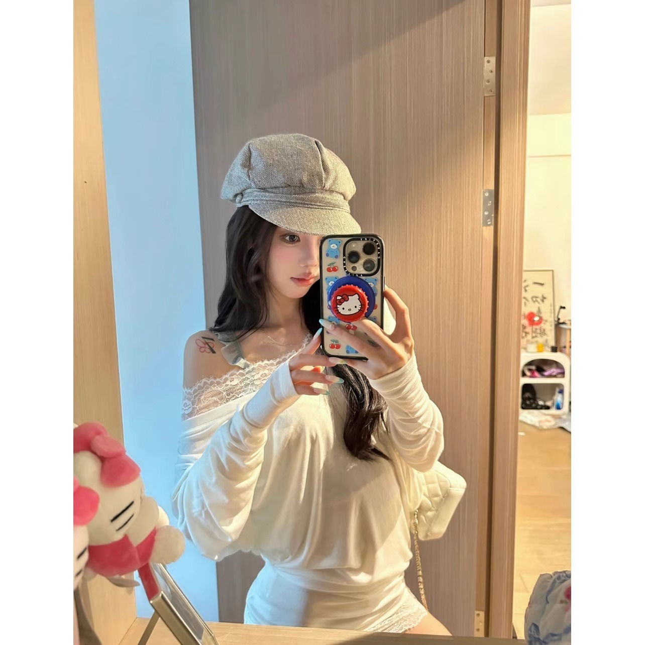 蕾丝拼接v领长袖纯欲露肩上衣