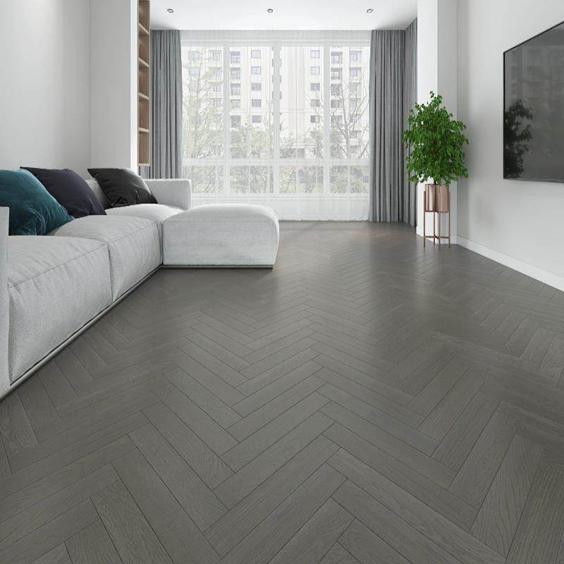 原木色浅灰轻奢风人字拼实木复合地板家用大自然橡木环保多层地暖