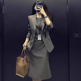灰色西装套裙女高级感职业穿搭韩版时尚潮流西服外套连衣裙两件套