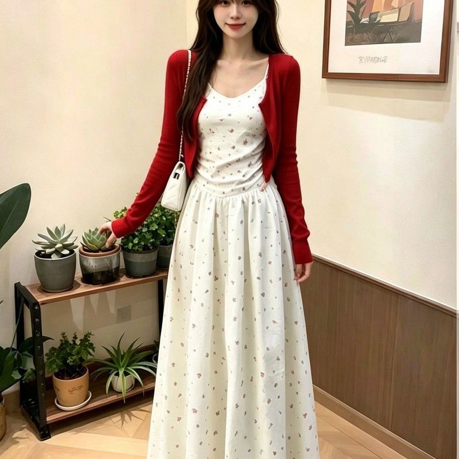 白色碎花吊带连衣裙女夏日绝美独特别漂亮掐腰小长裙子夏天小套装