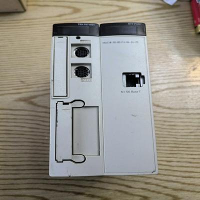 施耐德TSXP571634M ，实物图片，原装功能完好