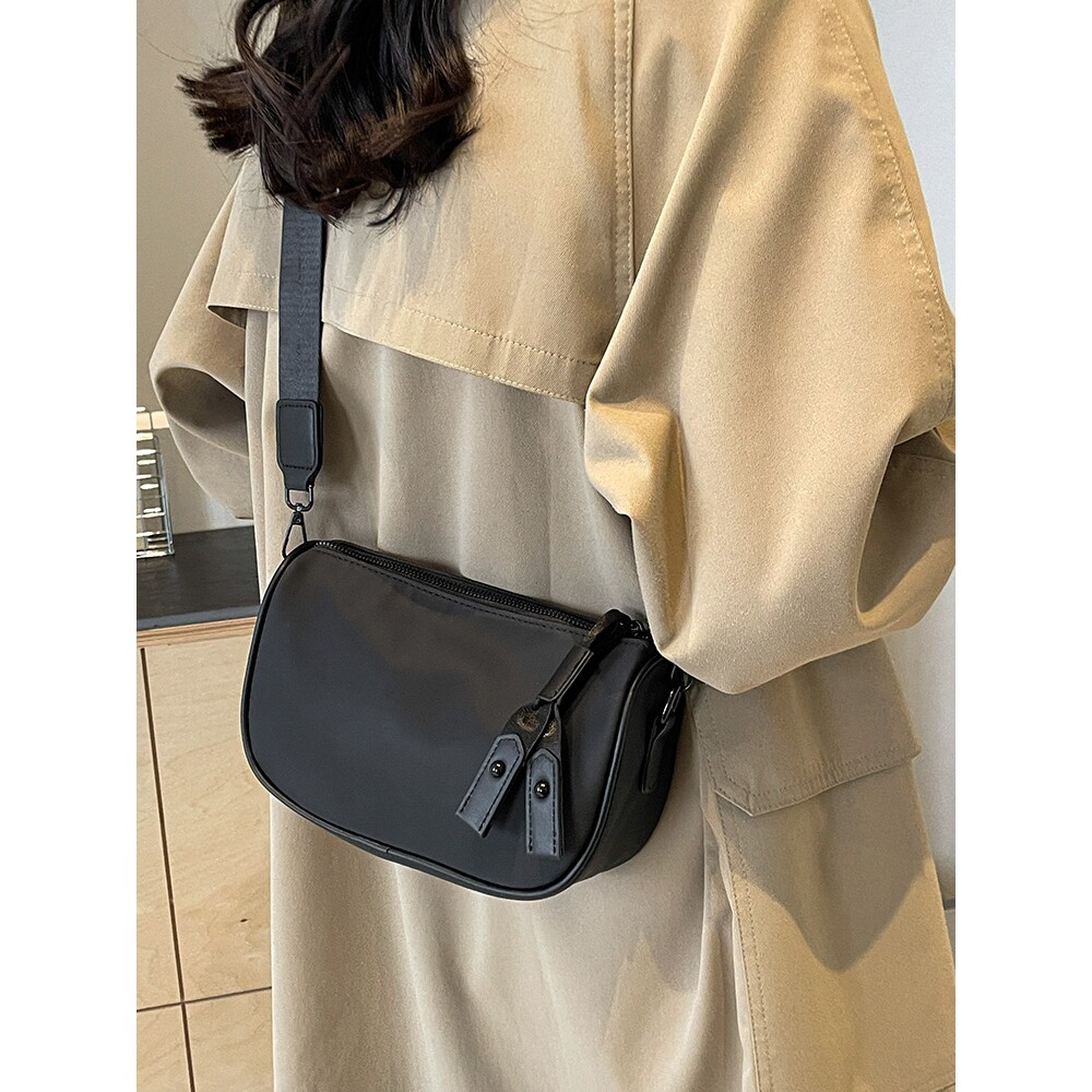 法国斜挎小包包女式2025新款超火轻便单肩休闲牛津布夏天通勤