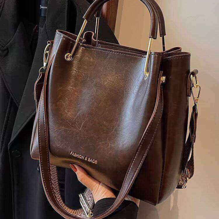 复古大包女大容量高级感时尚宽带斜挎包水桶包通勤托特包小个子潮