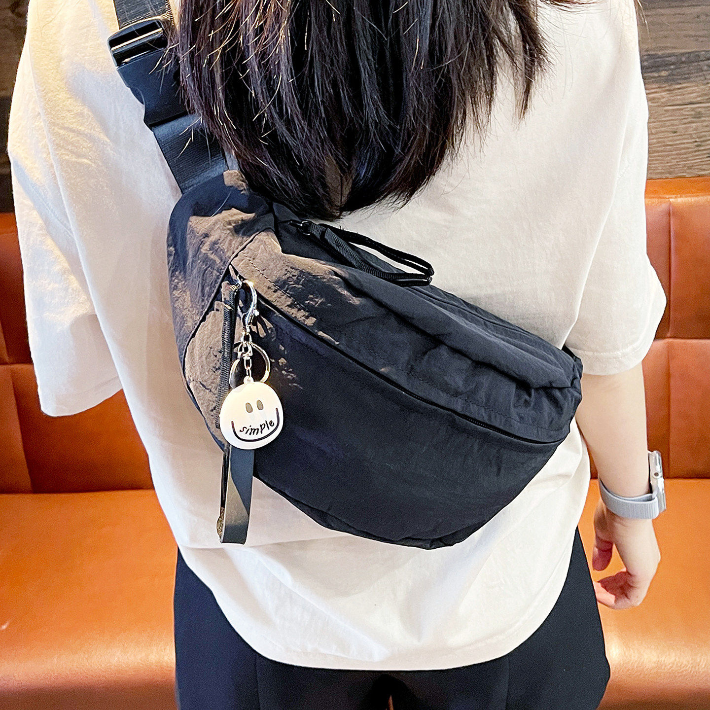 法国MKLUCK斜挎包休闲胸包小众百搭男女运动骑行轻便大容量饺子包