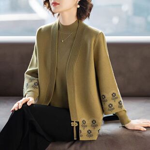 妈妈秋装新款两件套2026年春款洋气阔太太中老年人女毛衣外套套装