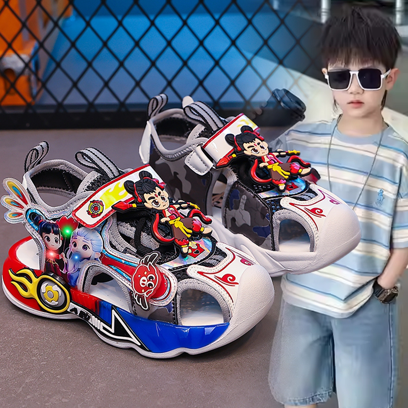 男童潮2026春夏新款哪吒装饰休闲运动凉鞋男孩魔术贴包头洋气童鞋