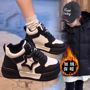女童加绒板鞋时尚黑色2025秋冬新款儿童休闲室外防滑运动跑步鞋潮