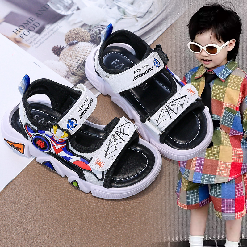 男宝时尚简约魔术贴童鞋小童2026夏新款魔术贴卡通奥特曼装饰凉鞋