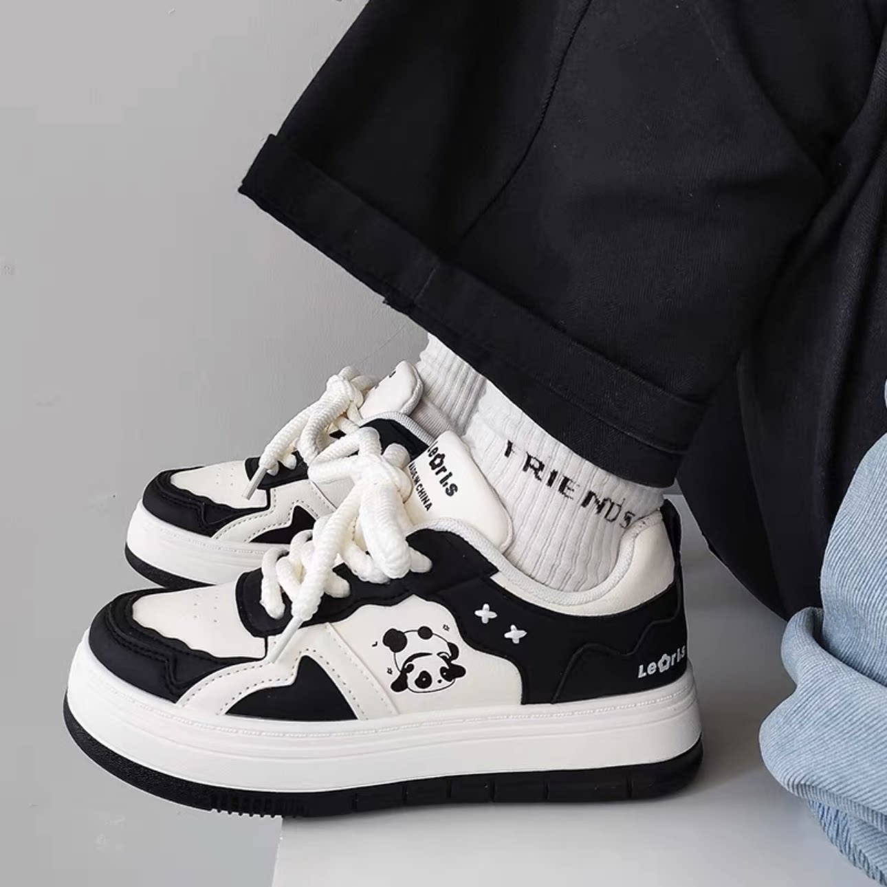 女童小白鞋夏季2026新款轻便软底运动儿童鞋软底皮面透气女孩板鞋