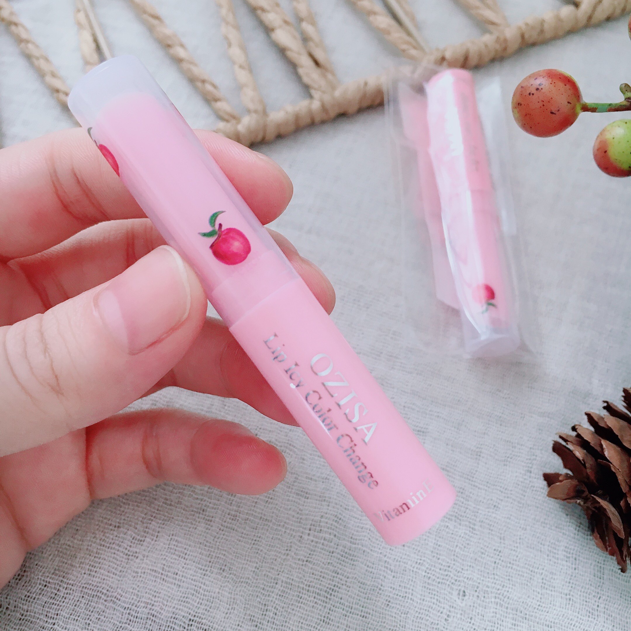 早八素颜有它就够了~泰国OZISA温感变色润唇膏滋润保湿护唇膏1.6g