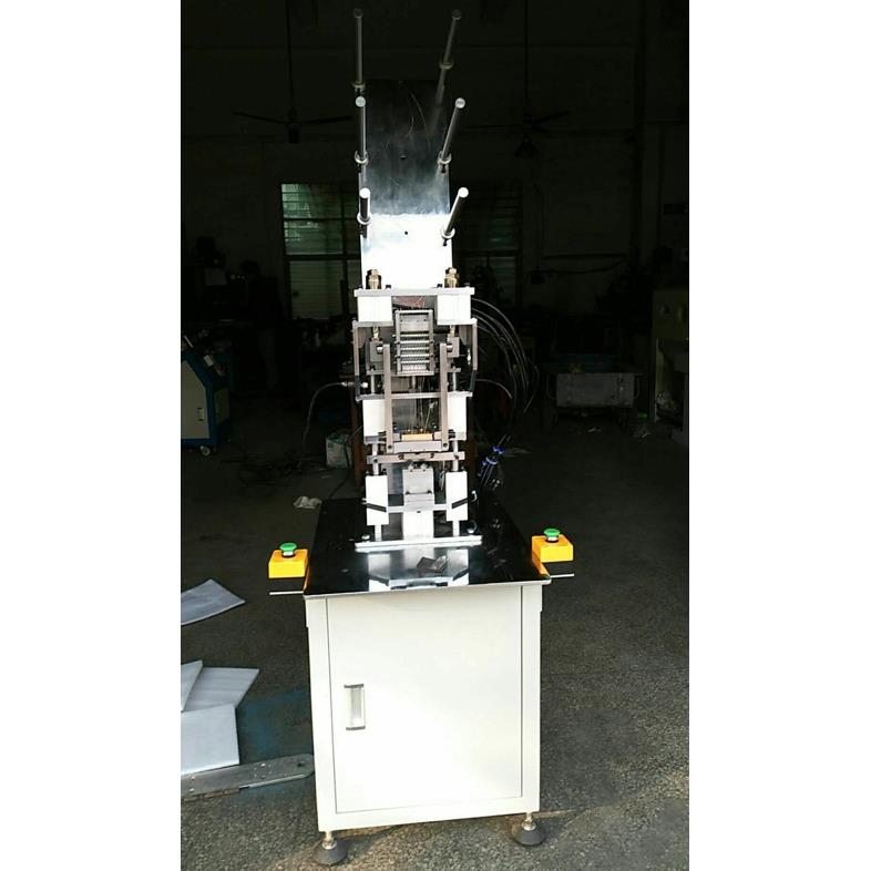 风扇骨架自动插针机IP-08变压器线圈钟表线圈摄像头骨架插针机