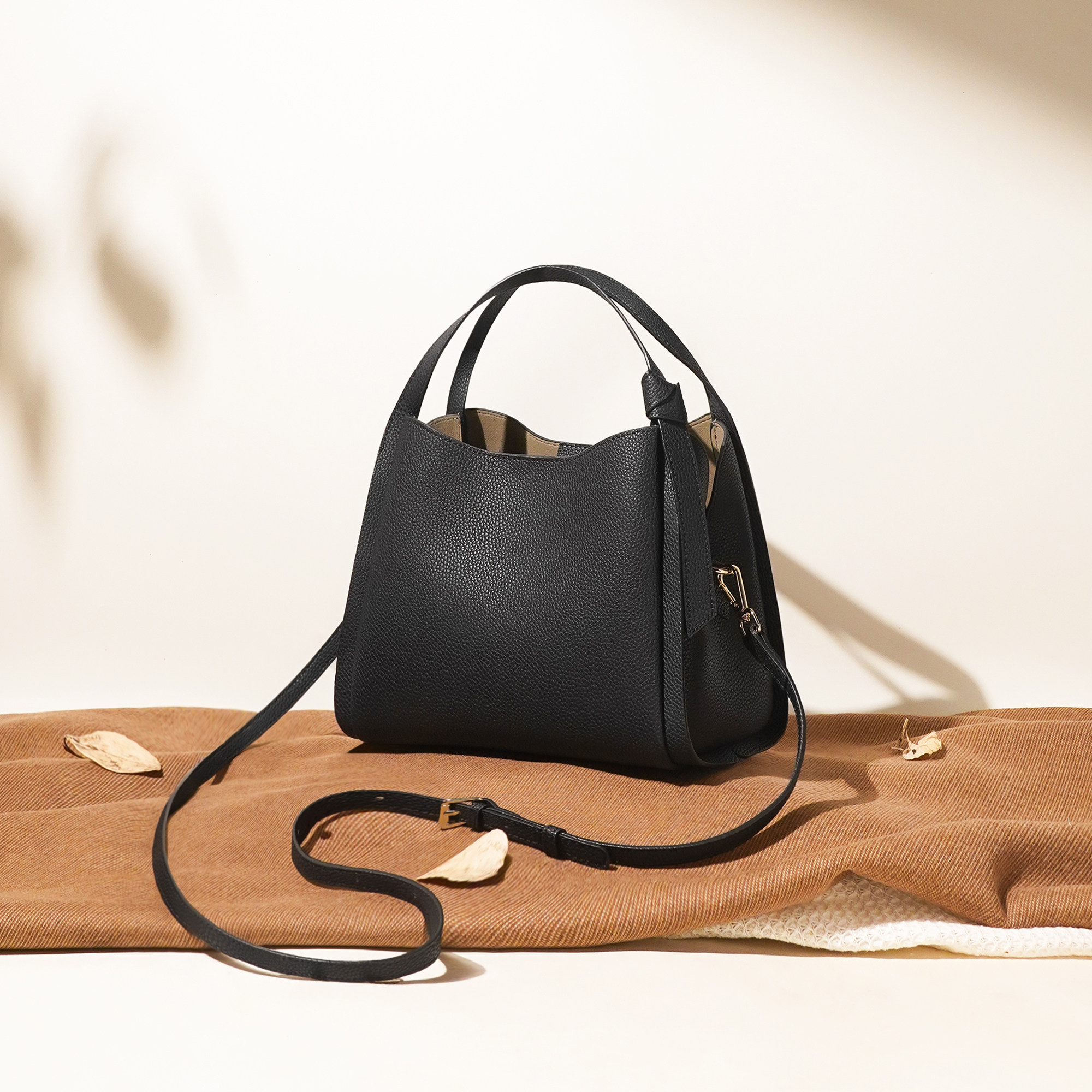 真皮菜篮子通勤包爆款女包高级女式百搭时尚手提水桶包单肩斜挎包,箱包皮具/热销女包/男包,水桶包,淘宝优惠券,粉丝福利购,淘宝优惠卷