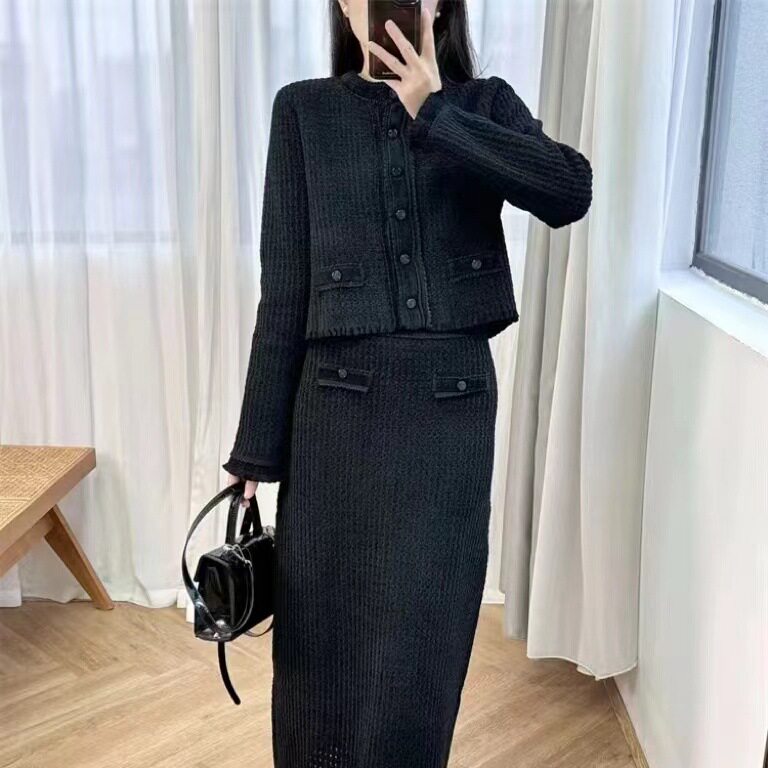 2024 秋季新款女装气质显瘦名媛风时尚黑色修身针织开衫+半身裙