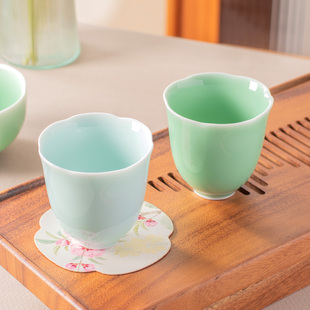 青瓷茶杯2025新款高端陶瓷水杯家用杯子单杯主人杯仿宋葵口喝酒杯