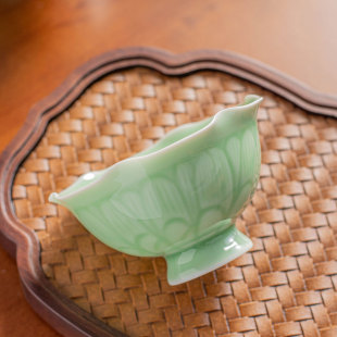 青瓷菊花主人杯功夫茶具茶杯陶瓷品茗杯个人单杯高脚杯仿古小茶杯