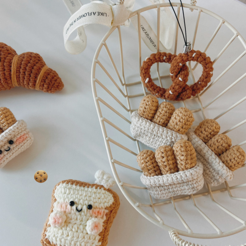 成品手工毛线编织面包可爱挂件牛角包碱水结ins风钥匙扣挂饰礼物