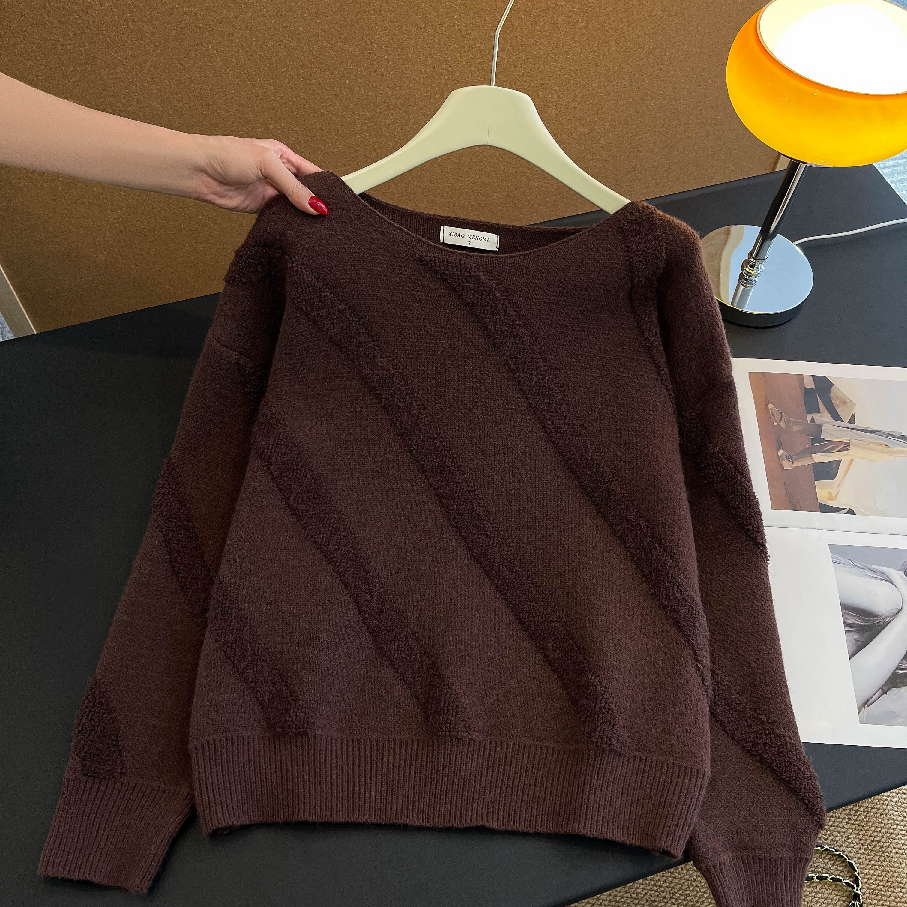 慵懒风圆领拉绒毛衣女