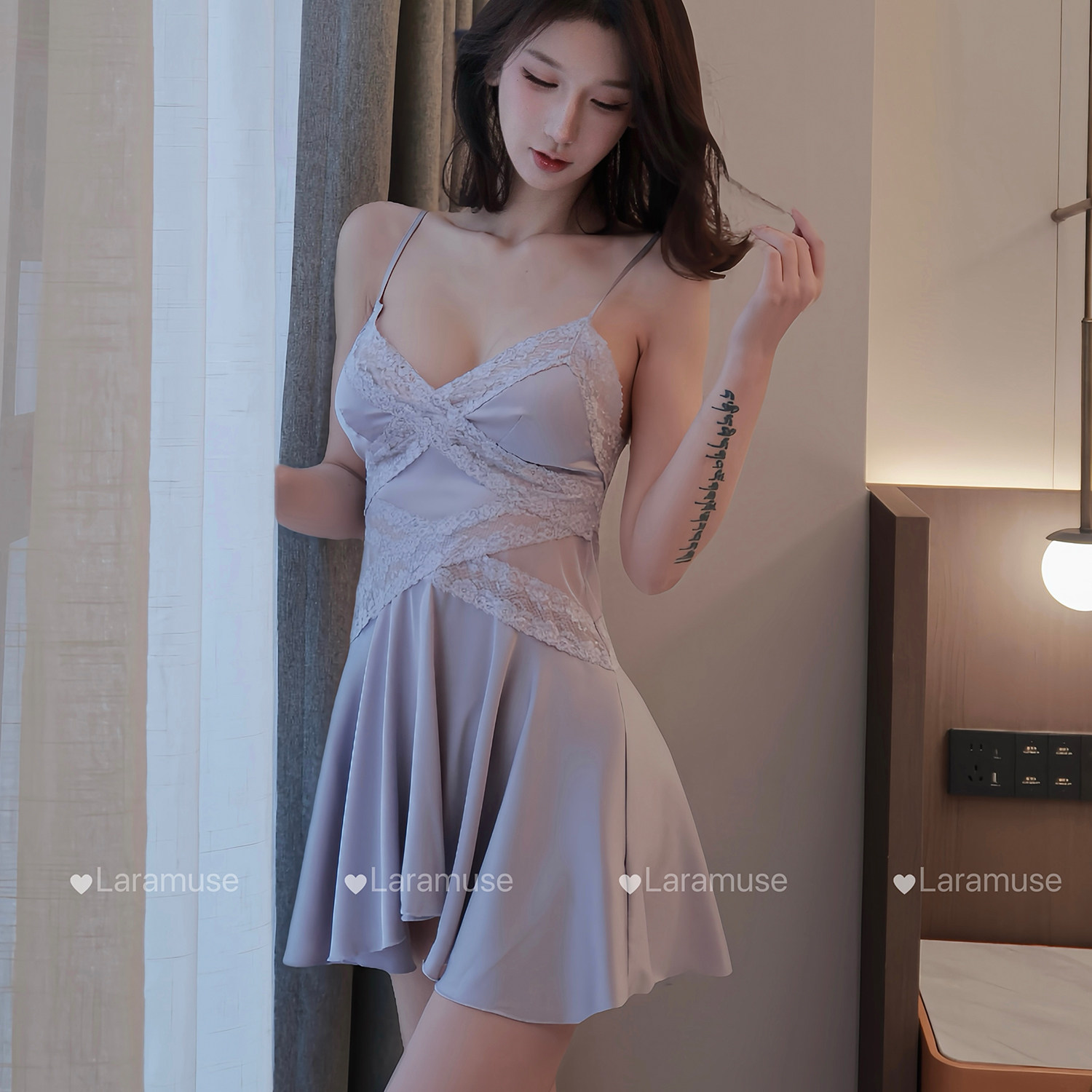Laramuse性感吊带短裙纯色V领睡裙无袖蕾丝