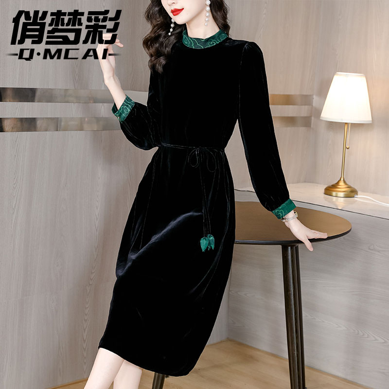 现货速发高端金丝绒连衣裙子2024新款高贵洋气妈妈婚宴礼服小黑裙
