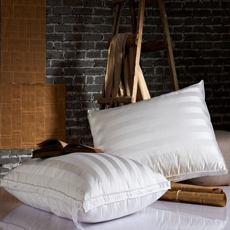 迪拜喜来登 95%白鹅绒枕 真丝羽绒枕头 五星酒店总统套房专用