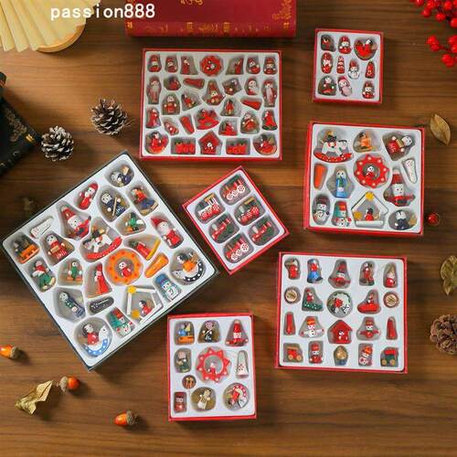 Christmas gift box with wooden Christmas tree圣诞树小挂件