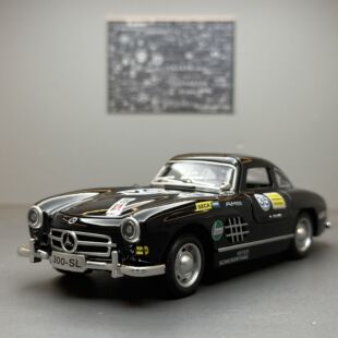 【DZ091】新奥合金车模1比32大奔300SL赛道版跑车声光回力玩具模